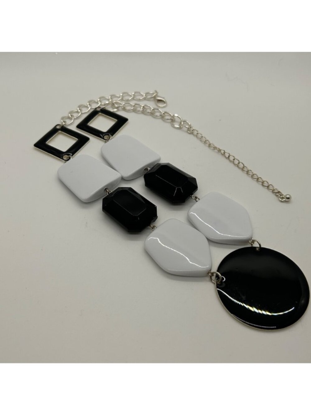 Chunky Black White Statement Necklace Geometric Acrylic Enamel Silver tone Bib - Picture 8 of 13